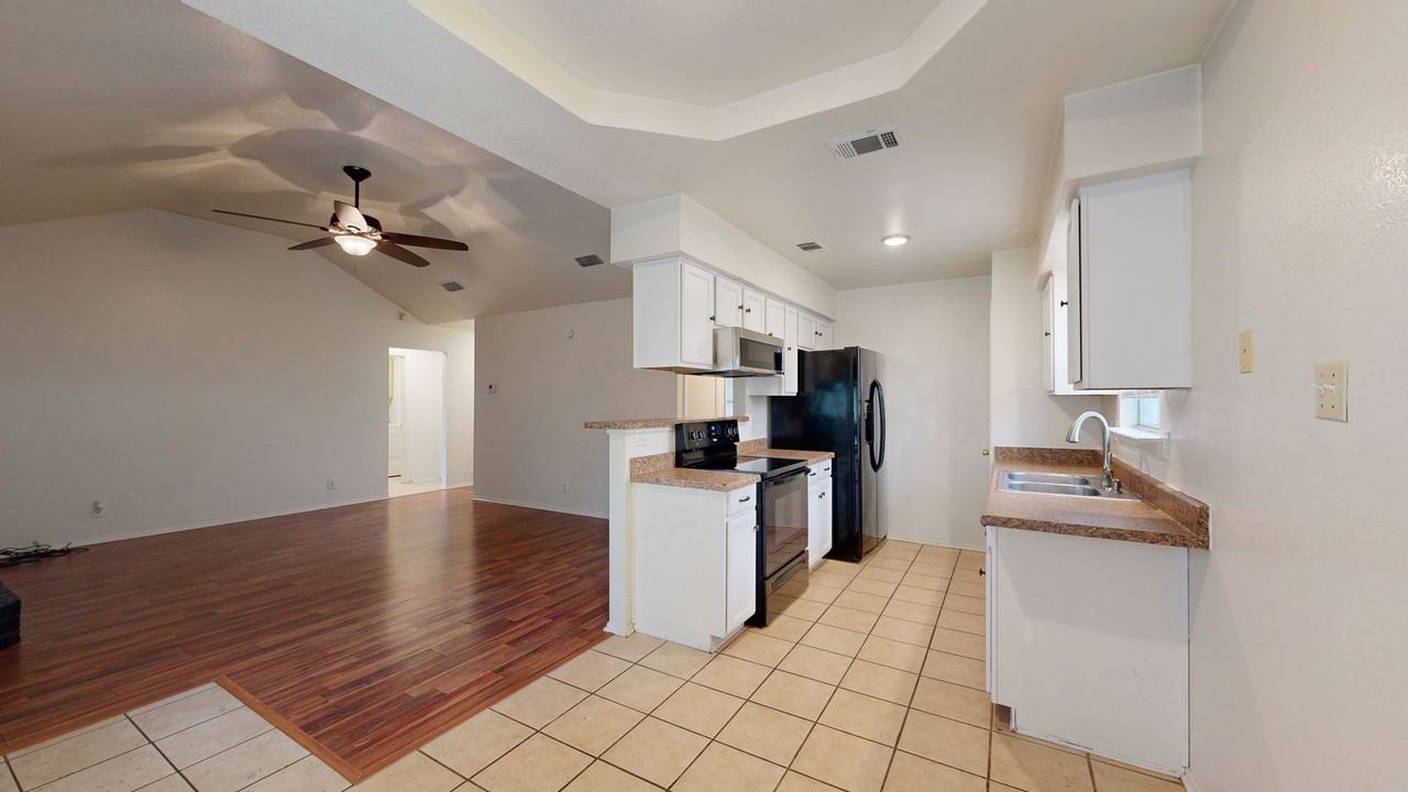 2614 Lazy Ridge Dr - Photo 2 of 22