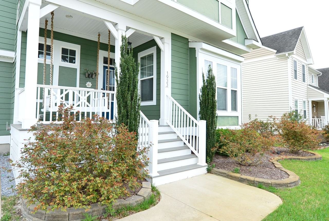 1933 Flintshire Dr - Photo 2 of 50