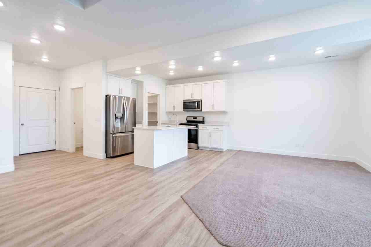 1137 N Haight Creek Loop - Photo 3 of 15