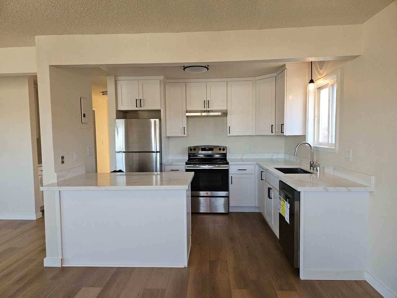 1002 N J St #15 - Photo 3 of 19