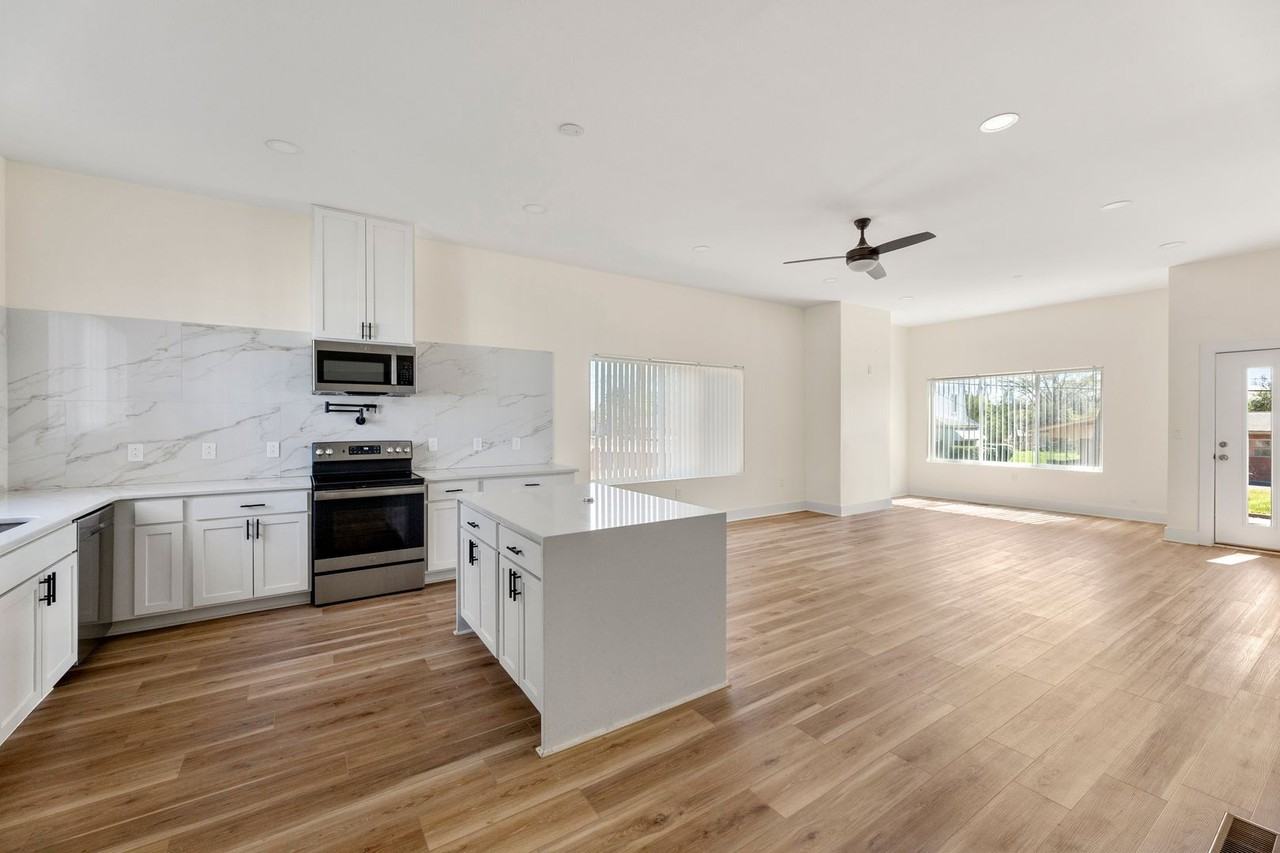 2100 St Paul St - Photo 6 of 33