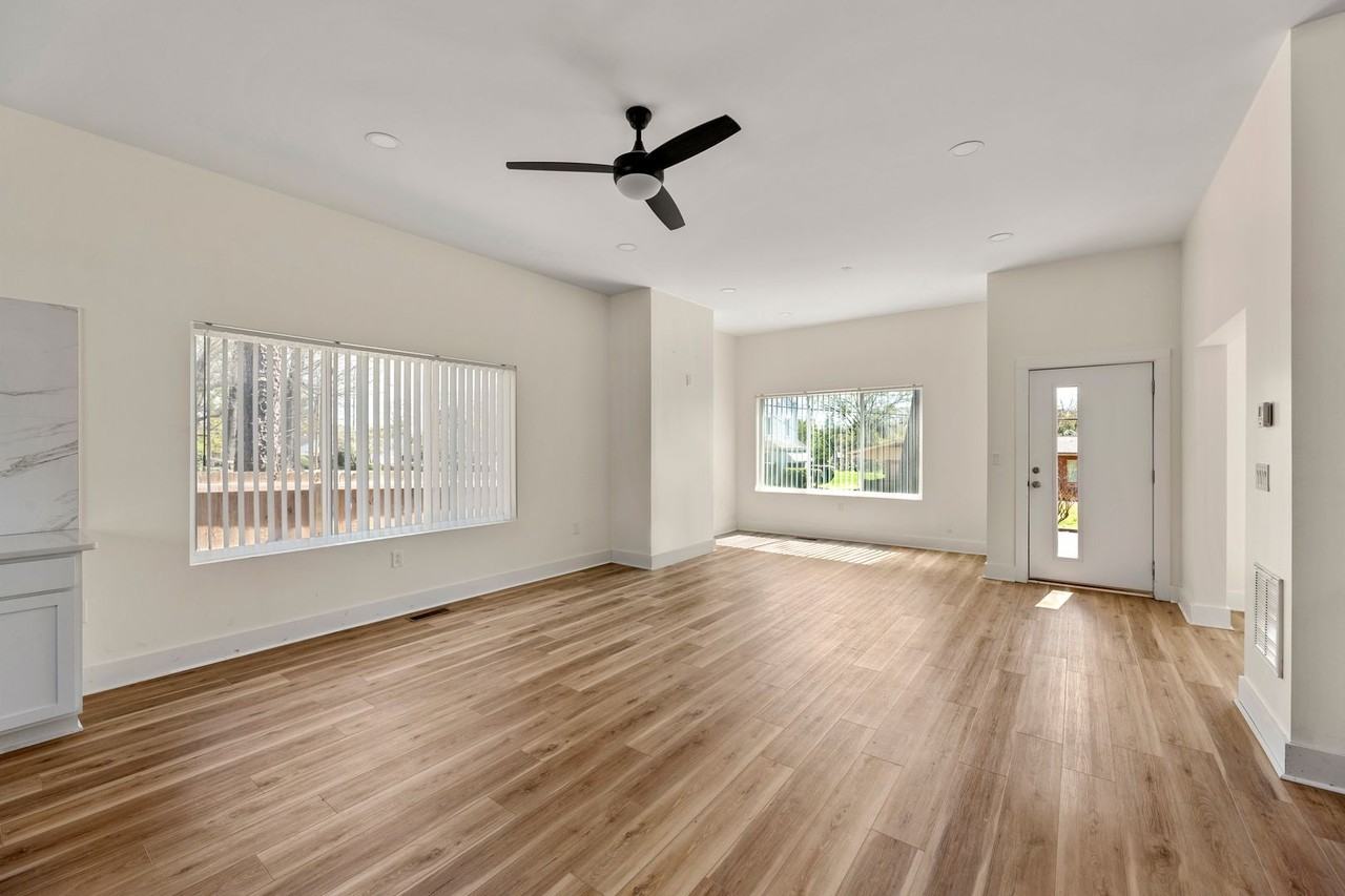 2100 St Paul St - Photo 7 of 33