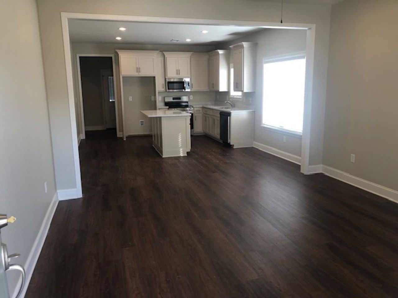 1352 W Jackson St - Photo 2 of 9