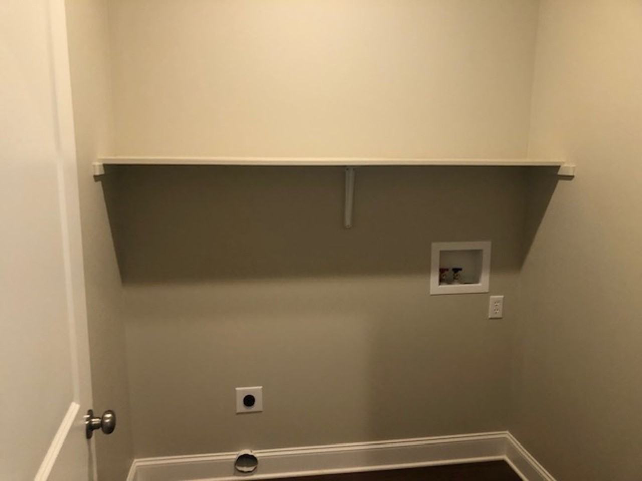 1352 W Jackson St - Photo 3 of 9