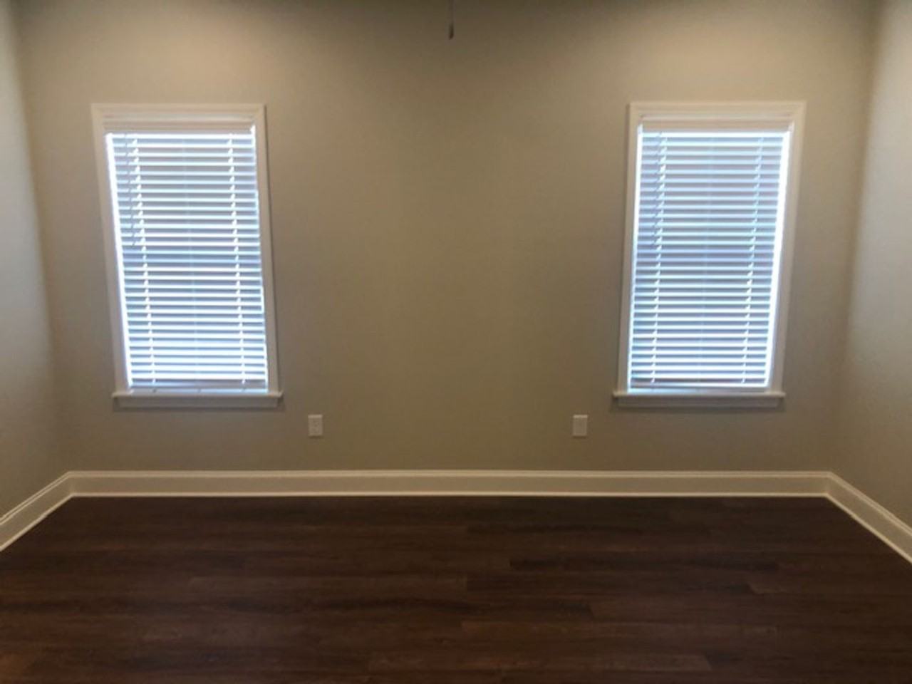 1368 W Jackson St - Photo 3 of 9