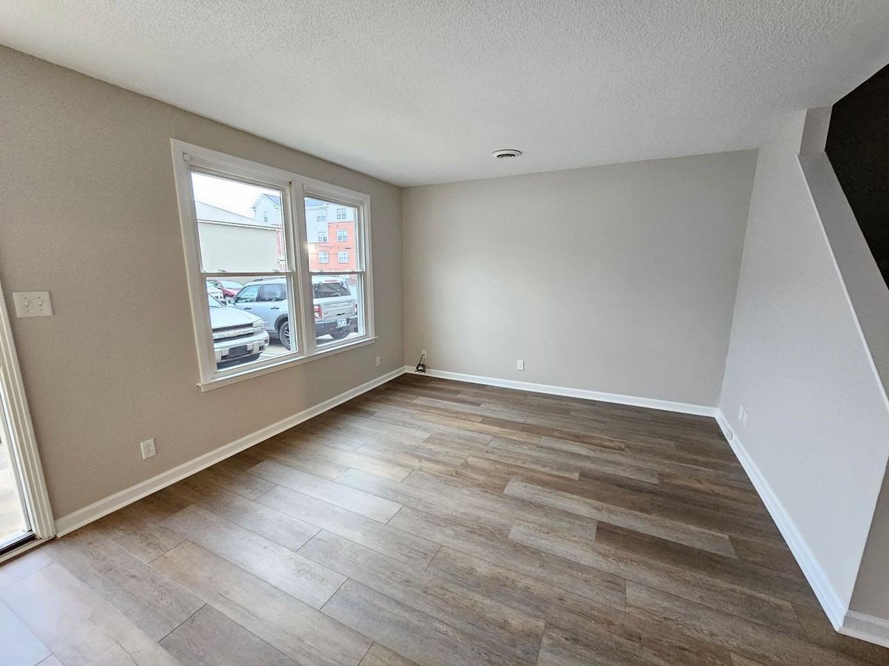 610 Commerce St #20 - Photo 4 of 13