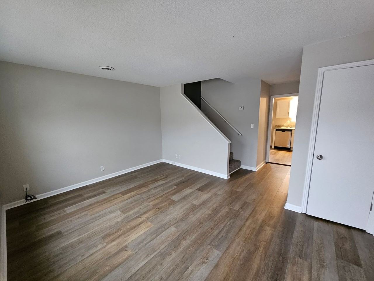 610 Commerce St #20 - Photo 5 of 13