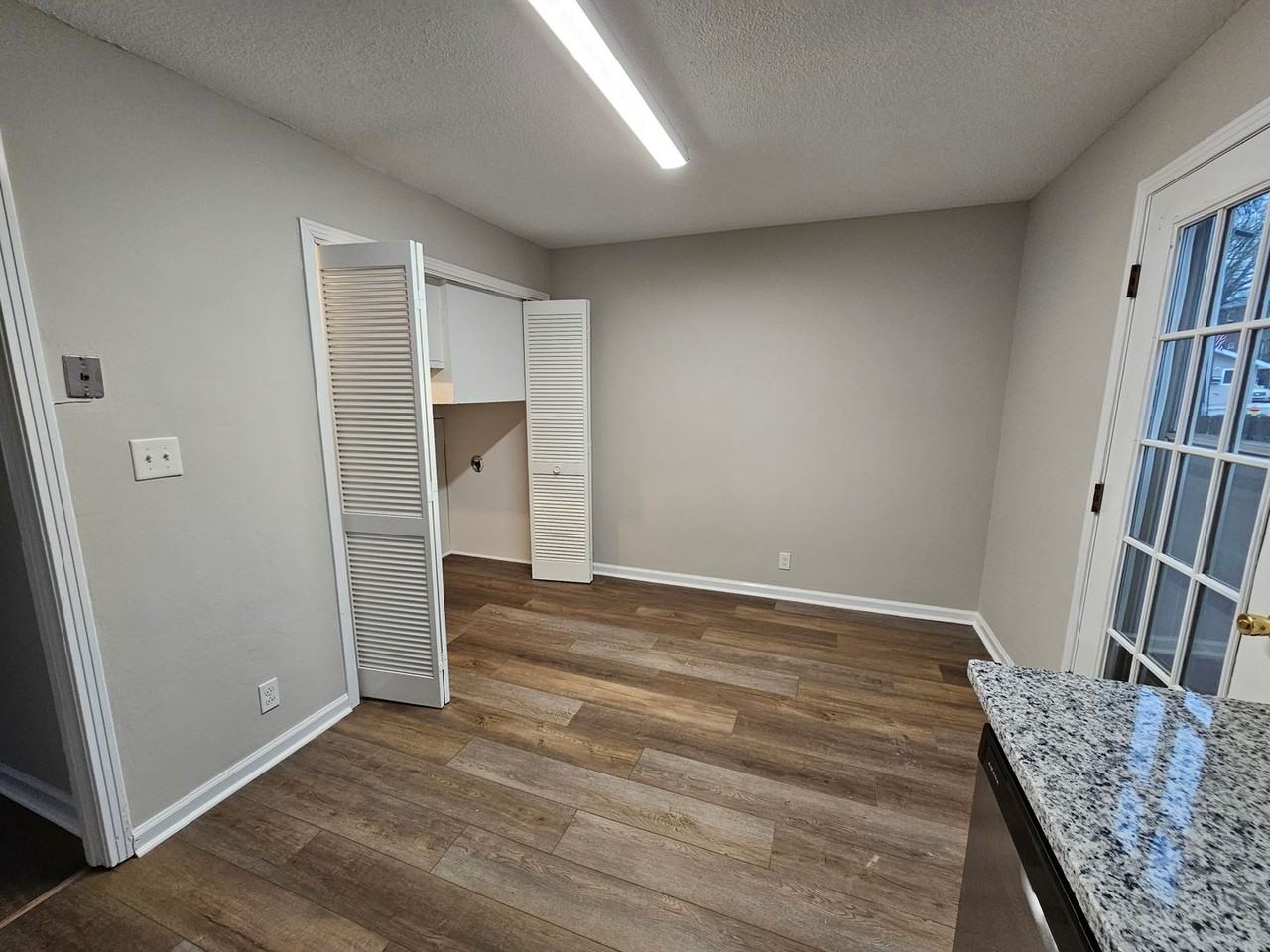 610 Commerce St #20 - Photo 7 of 13