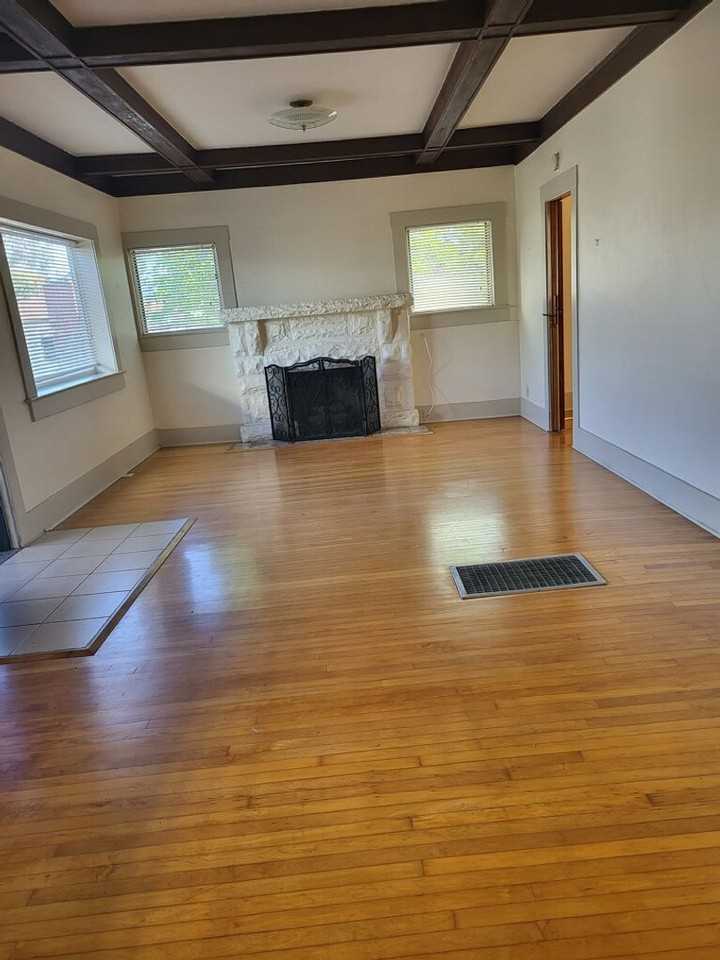 2123 Pine St - Photo 4 of 25