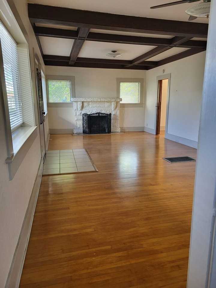 2123 Pine St - Photo 7 of 25