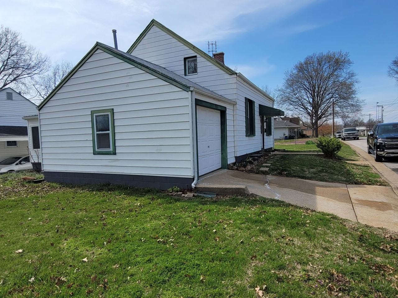 1324 E 6th St - Photo 2 of 22