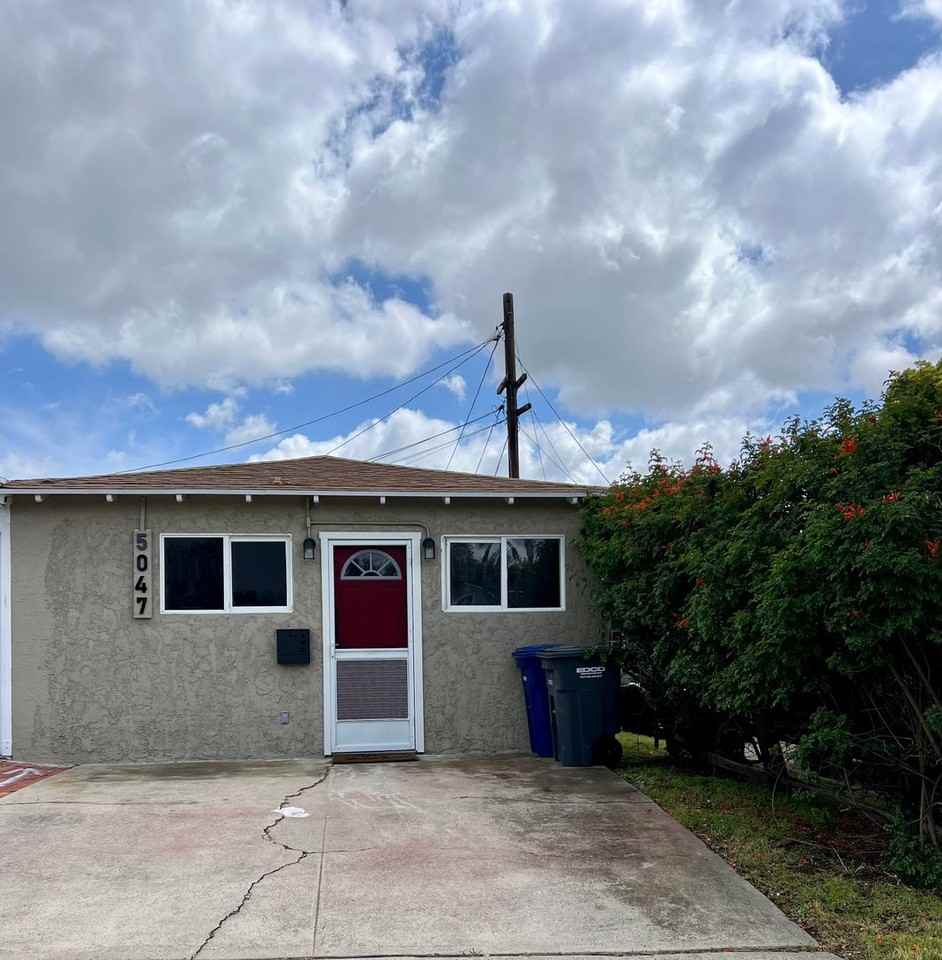 LINDEN WAY 5047-5049 - Photo 2 of 20