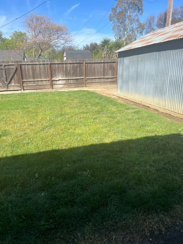 745 Elm Ave - Photo 7 of 33