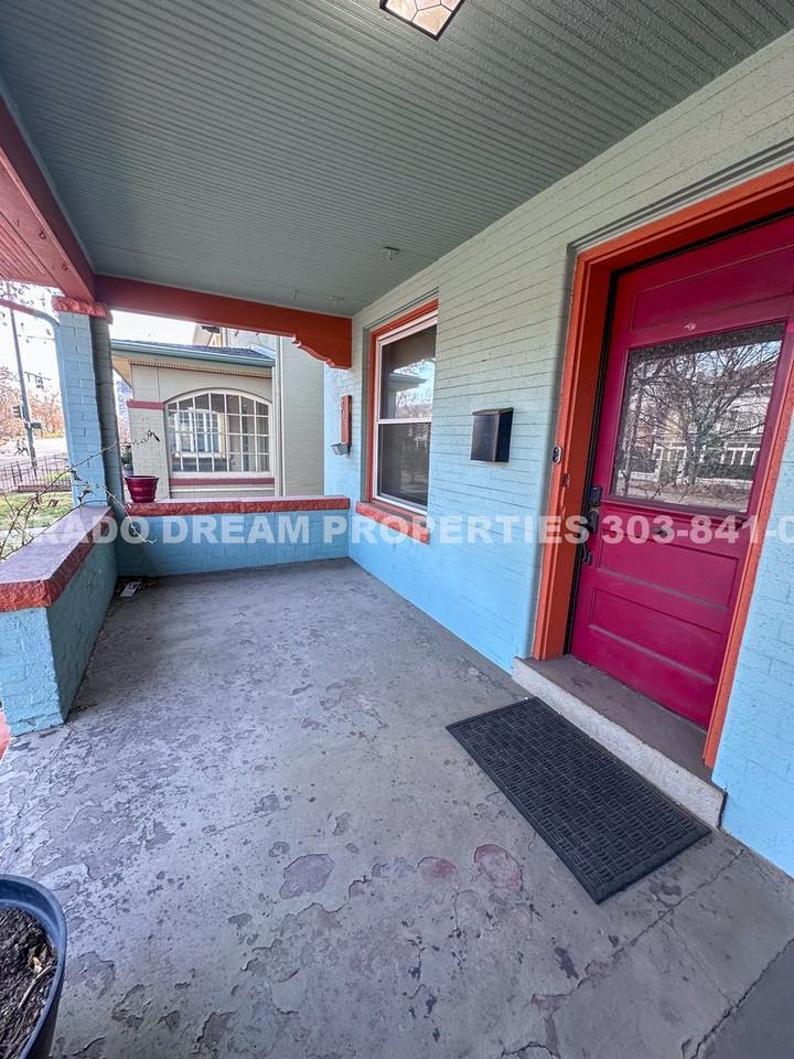 315 N Lincoln St - Photo 3 of 50