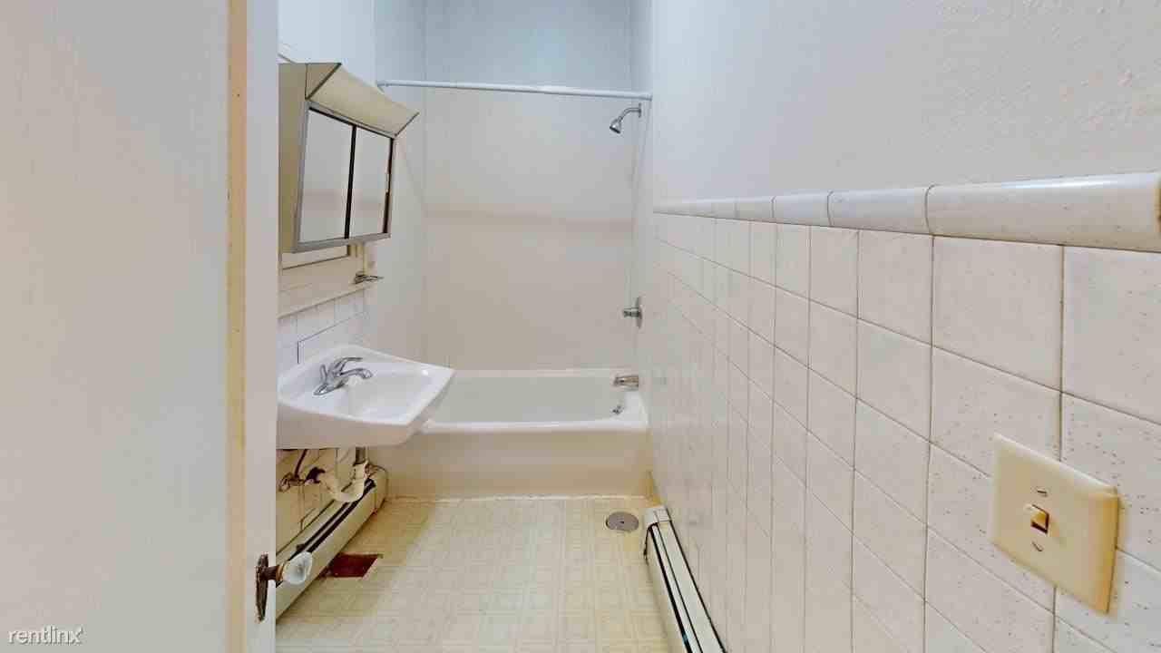 504 1/2 E Main Ave - Photo 3 of 5