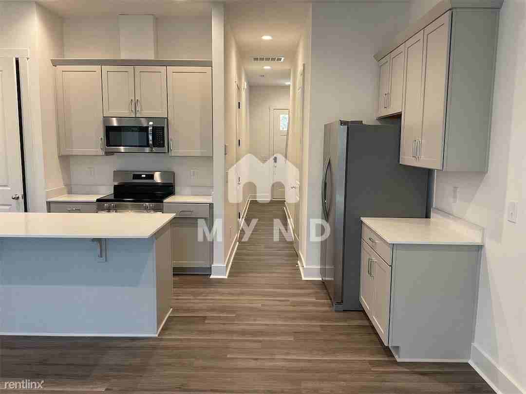 2834 Willow St - Photo 3 of 13