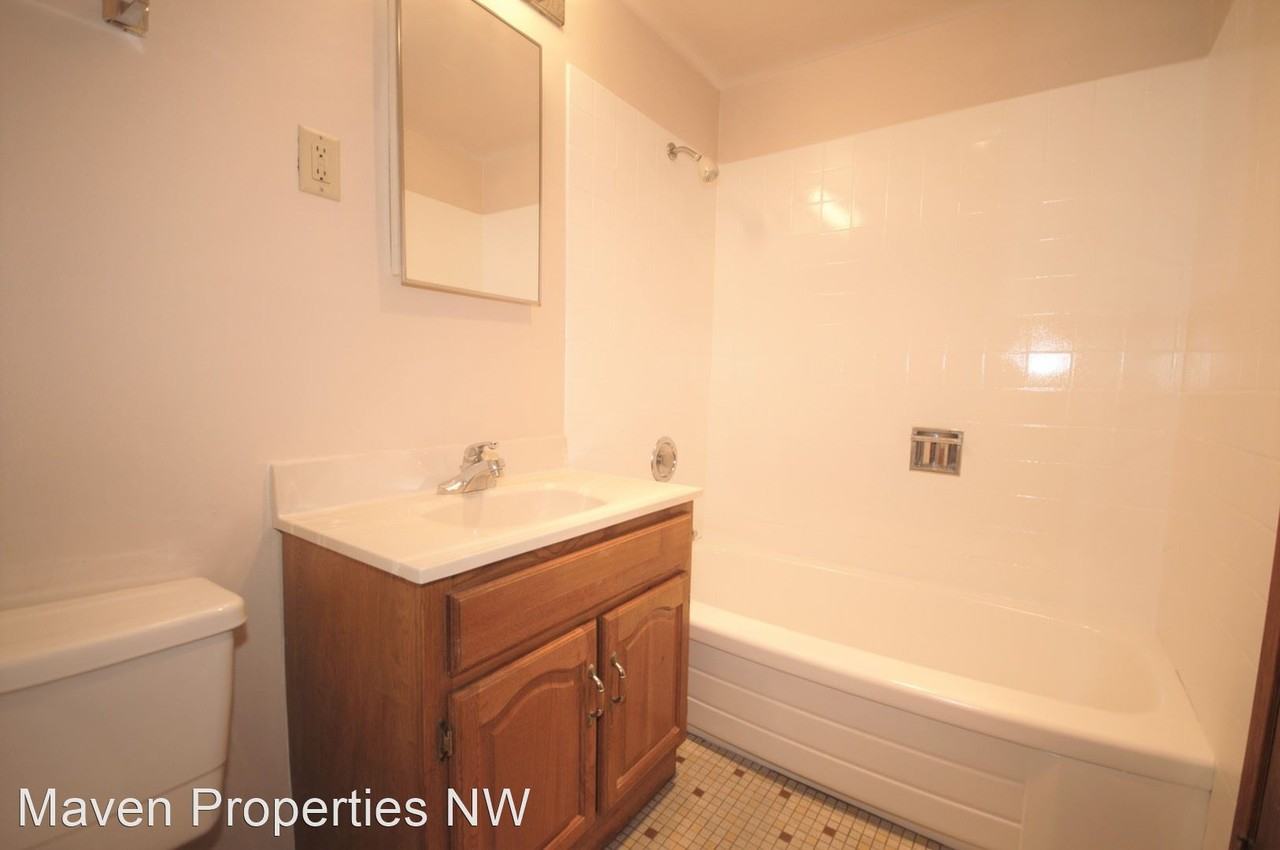 3645 Whitman Ave N - Photo 3 of 6