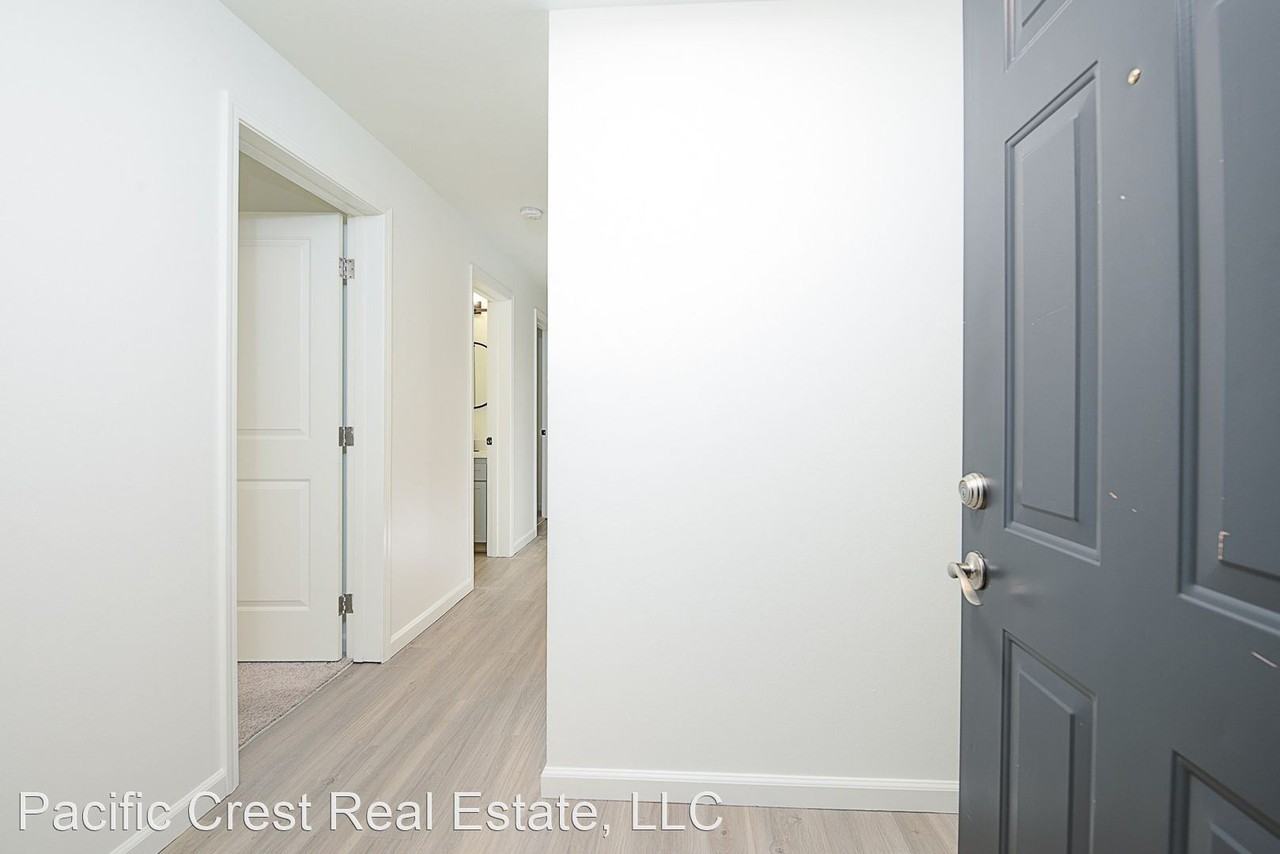 11222 - 11244 Greenwood Ave N - Photo 3 of 20