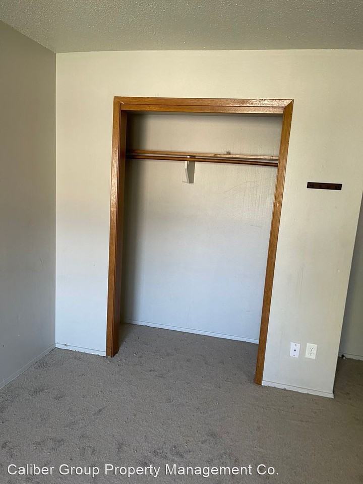 1133 Dixon Dr - Photo 3 of 6