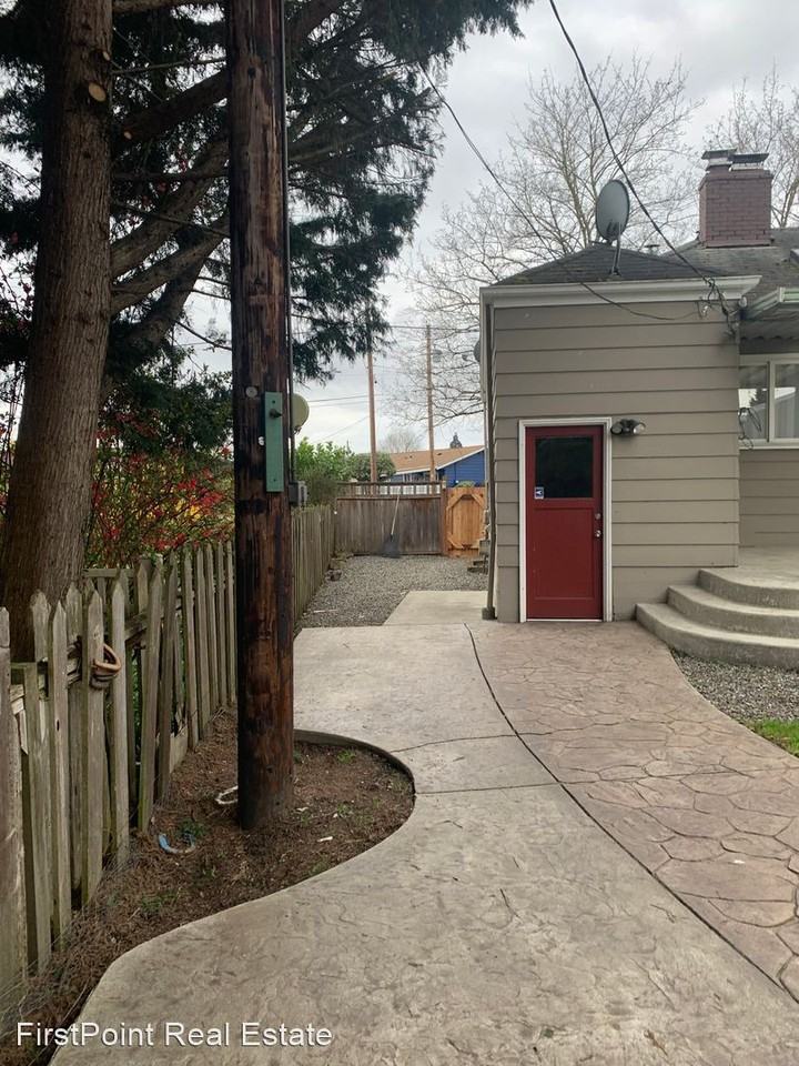 625 Wood Ave - Photo 3 of 15