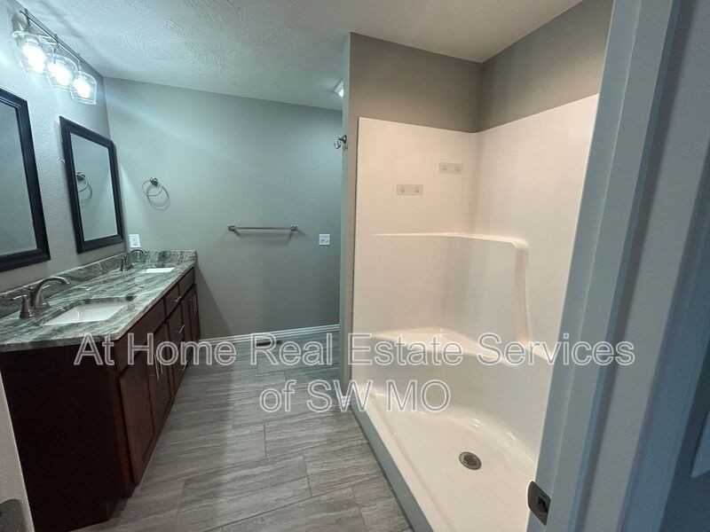 667 N Santa Monica Dr - Photo 6 of 6