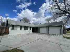 featured image of 870 E Bergeson St