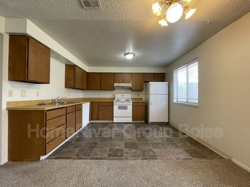870 E Bergeson St - Photo 5 of 21