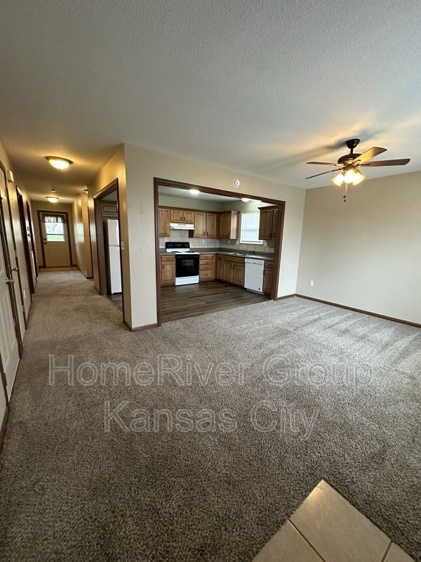 603 W Royle St #B - Photo 3 of 14