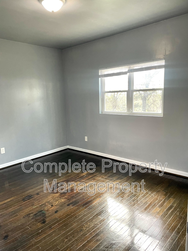 5015 42nd Pl N - Photo 5 of 18