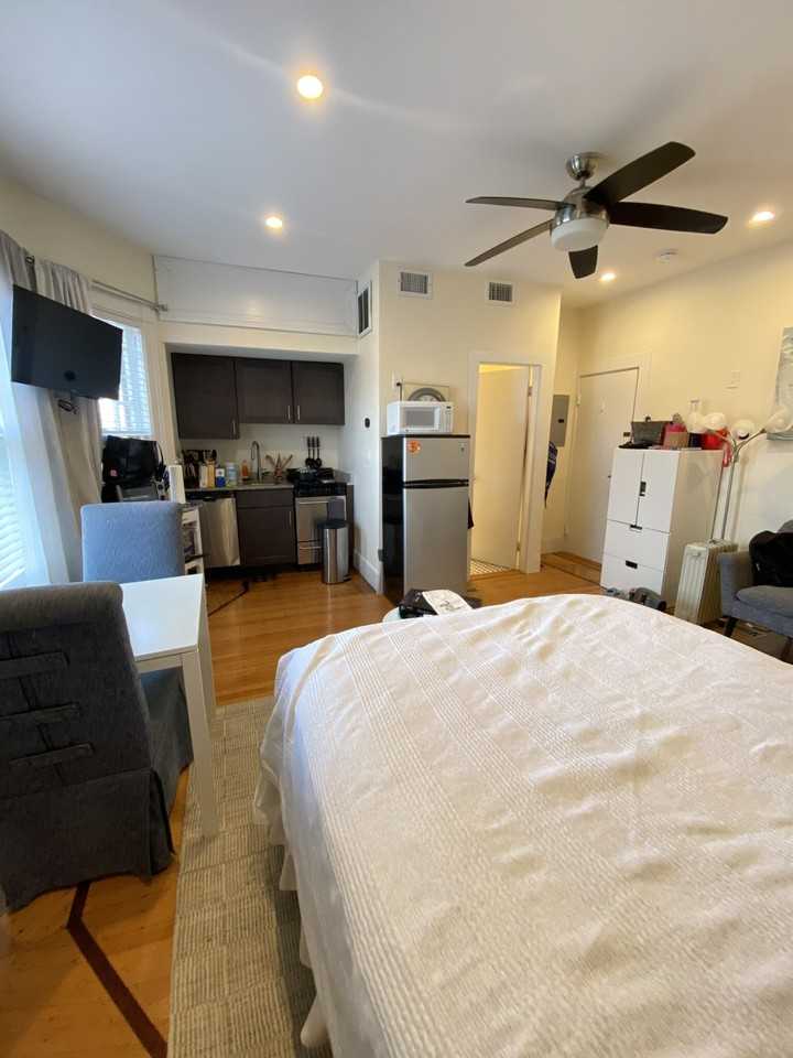 17 Chiswick Ter #1 - Photo 3 of 26