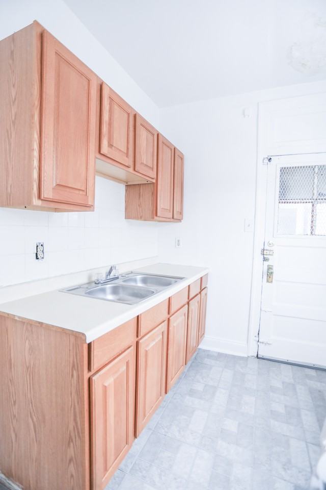 3954 W Dakin St #3B - Photo 4 of 9
