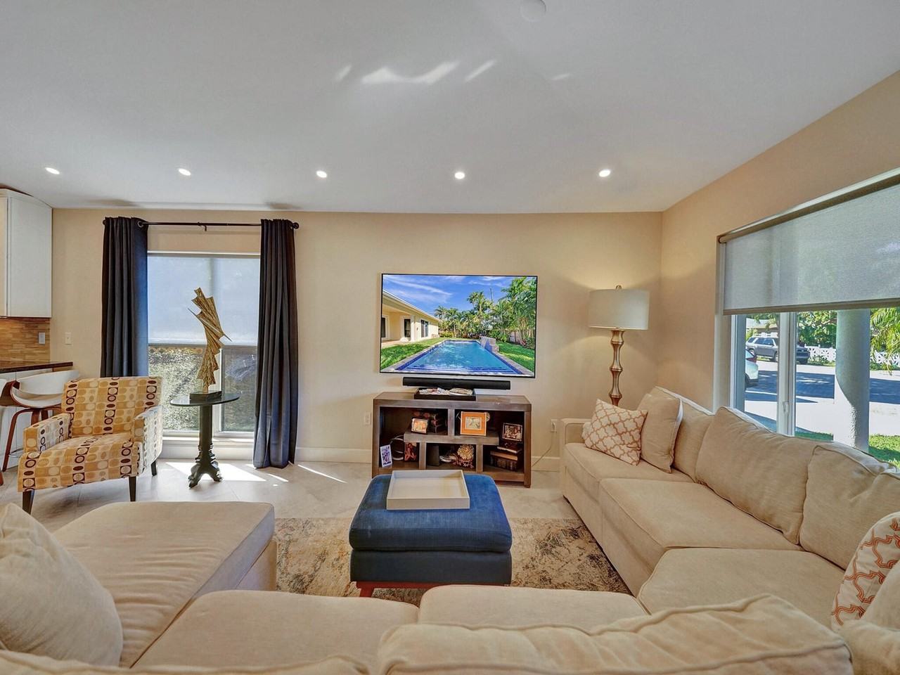 2510 Ne 7th Ave - Photo 3 of 19