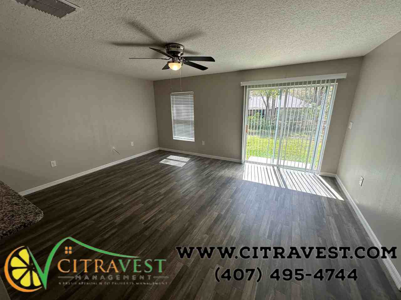 8605 N Sandree Dr - Photo 2 of 12