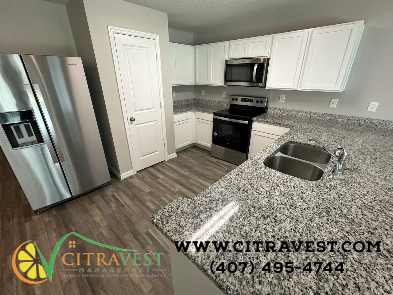 8605 N Sandree Dr - Photo 3 of 12