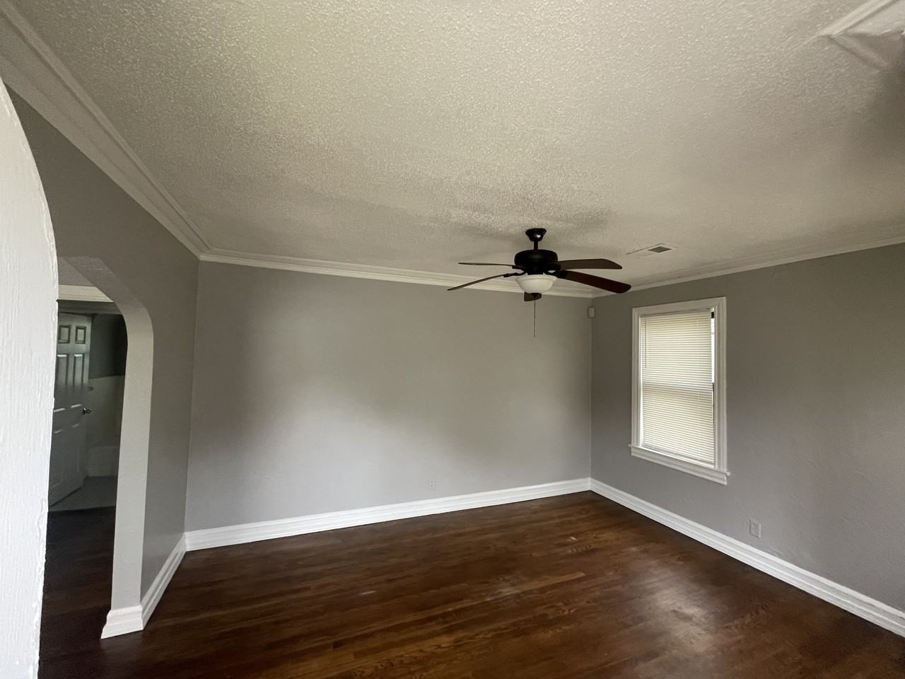 956 Barbara Dr - Photo 2 of 5