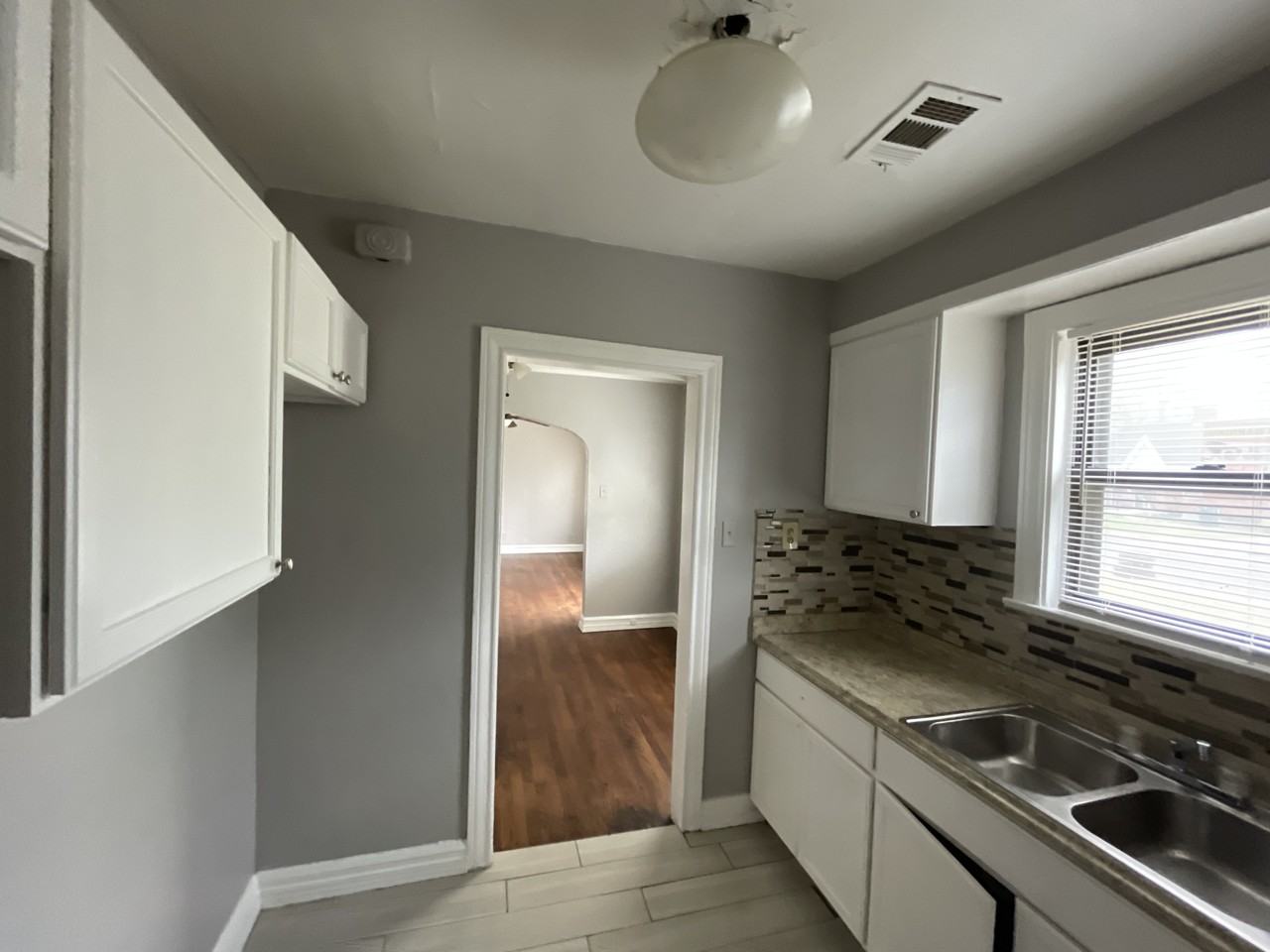 956 Barbara Dr - Photo 3 of 5