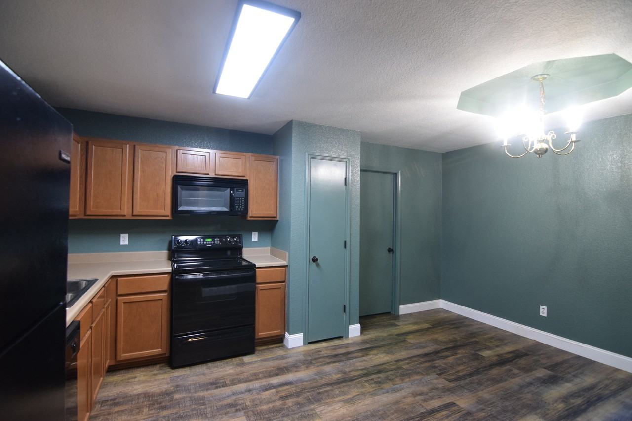 3910 Fieldcrest Dr - Photo 6 of 20