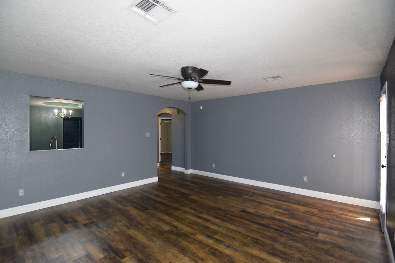 3910 Fieldcrest Dr - Photo 7 of 20