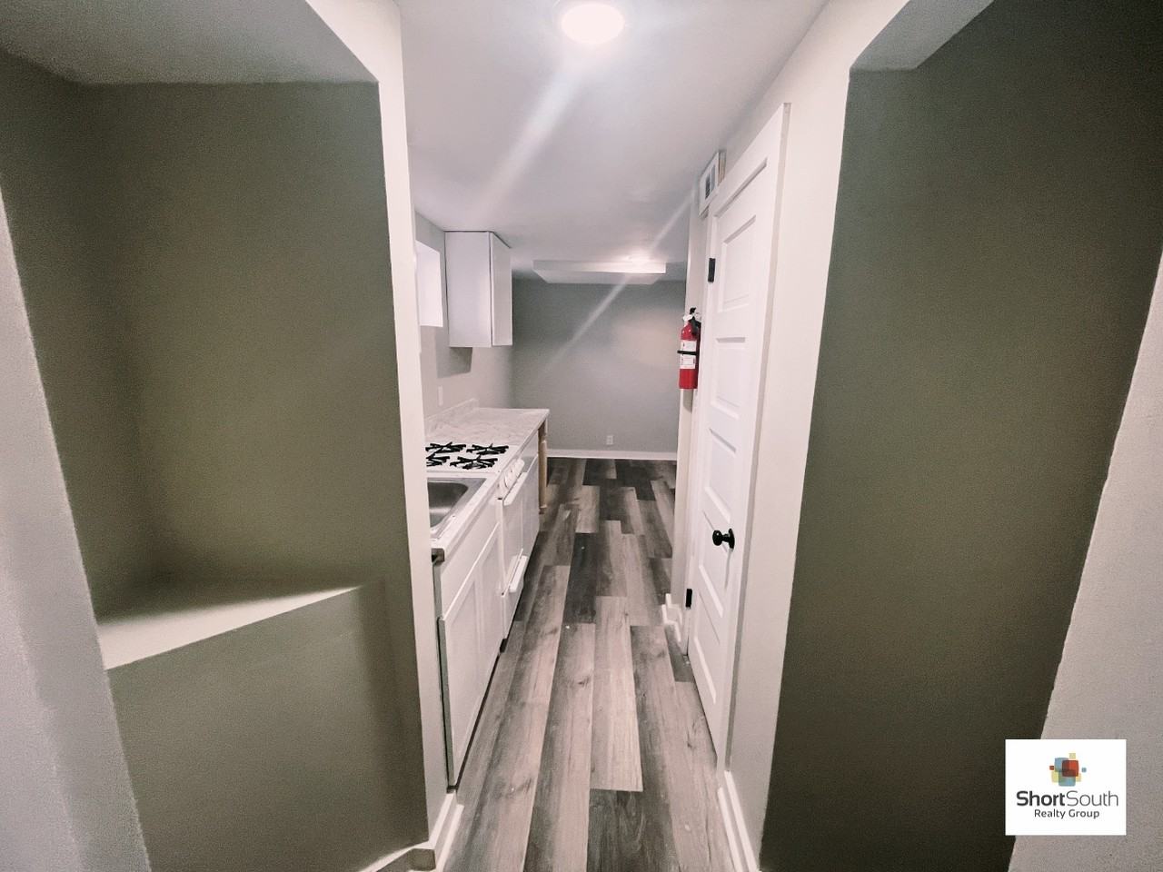 922 S Park St - Photo 3 of 10
