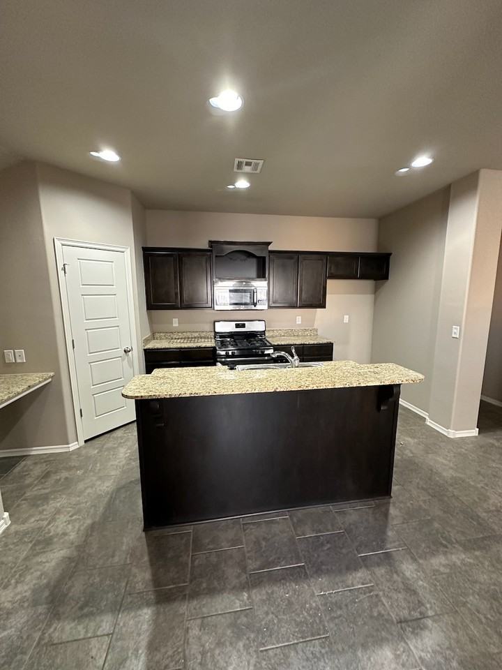 18201 E 43rd St - Photo 3 of 13