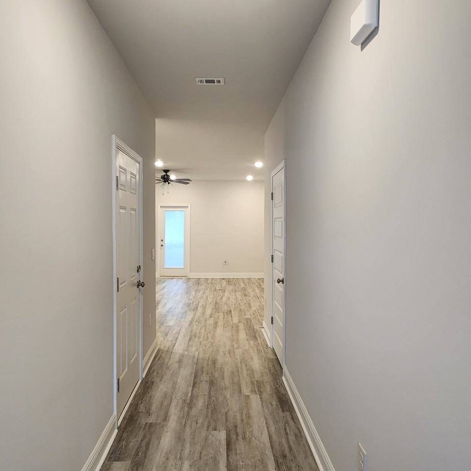1016 Mclaren Cir - Photo 3 of 22