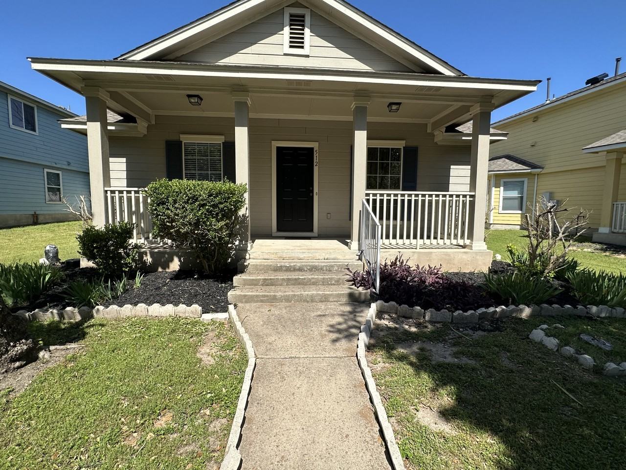 512 Crater Lake Dr - Photo 2 of 14