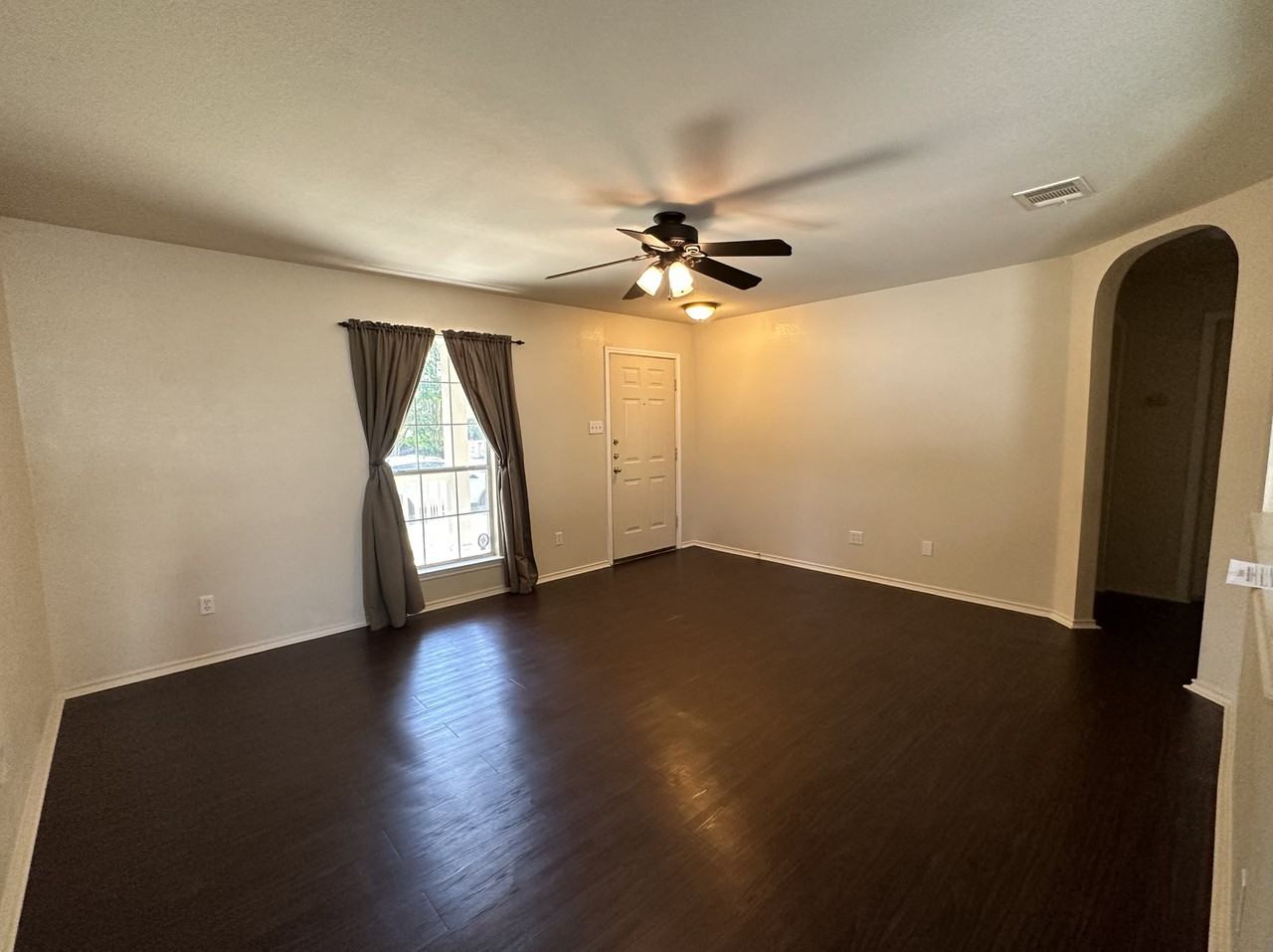 512 Crater Lake Dr - Photo 3 of 14