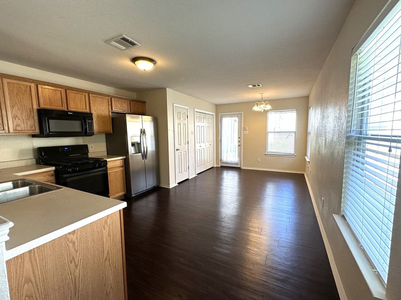 512 Crater Lake Dr - Photo 4 of 14