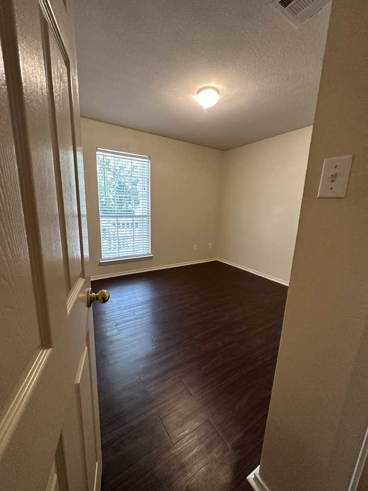 512 Crater Lake Dr - Photo 6 of 14