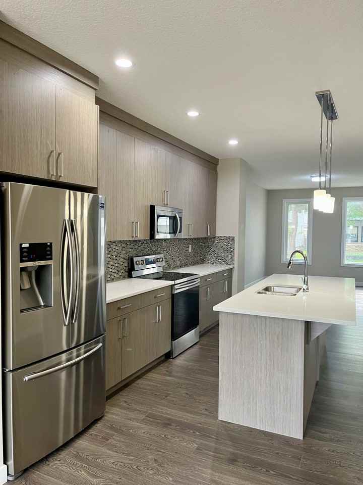 10751 92 St Nw - Photo 2 of 19