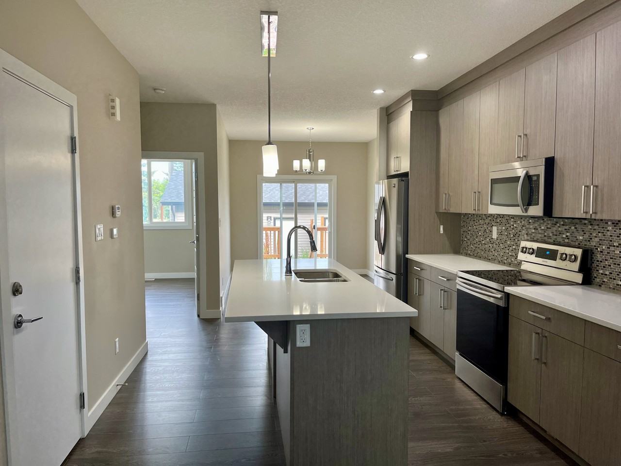 10751 92 St Nw - Photo 3 of 19