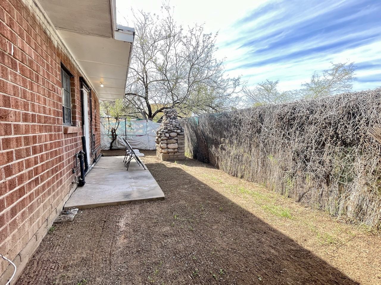2465 N Alvernon Way - Photo 2 of 13