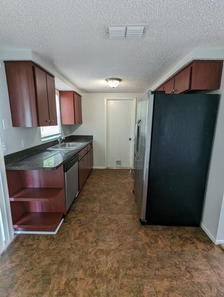 7915 Eugene Dr - Photo 3 of 13