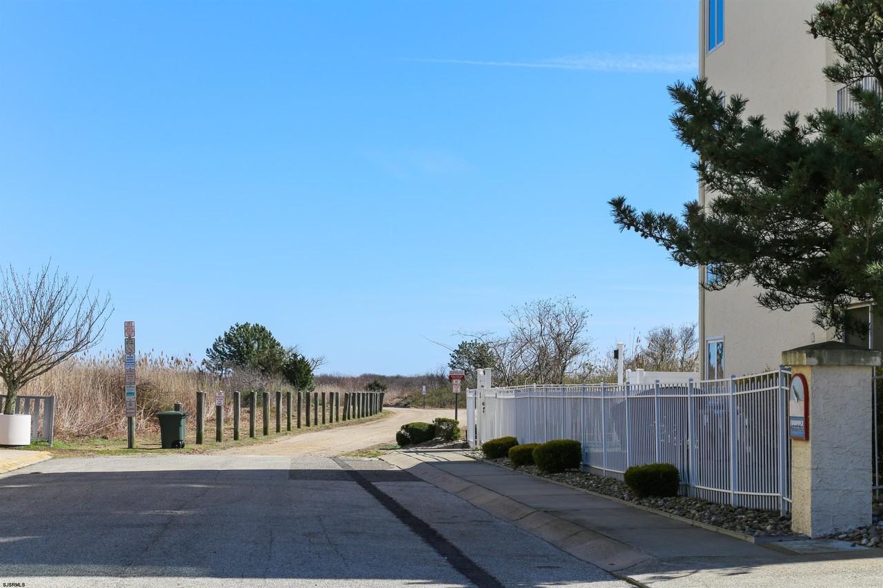 4600 W Brigantine Ave - Photo 5 of 45